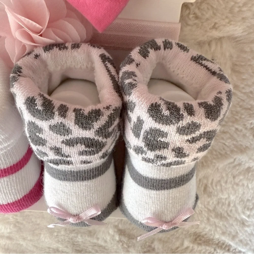 NWT Hudson Baby infant 4 pc. Headband and sock set size small 0-9 months